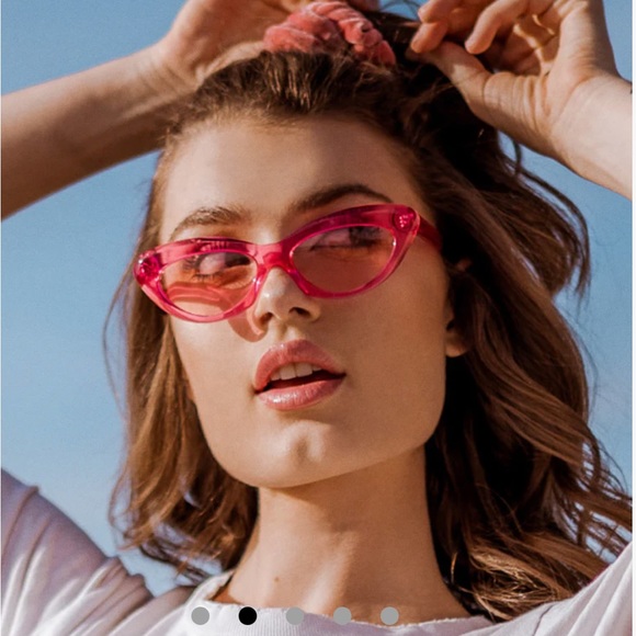 DIFF eyewear‎ Cleo pink crystal Cat eye sunglasses - Picture 1 of 6